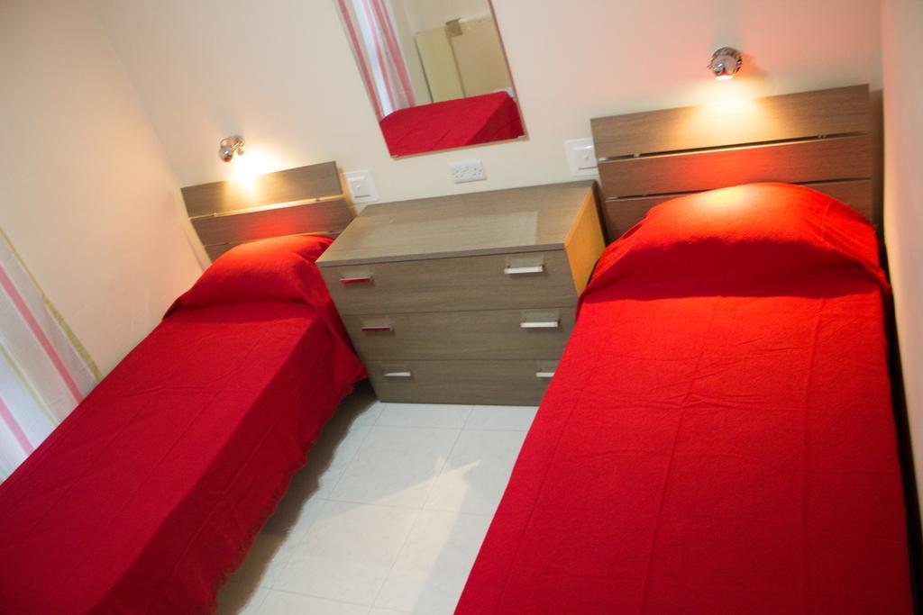Apartment Triq Is-Silla Marsaskala Pokoj fotografie